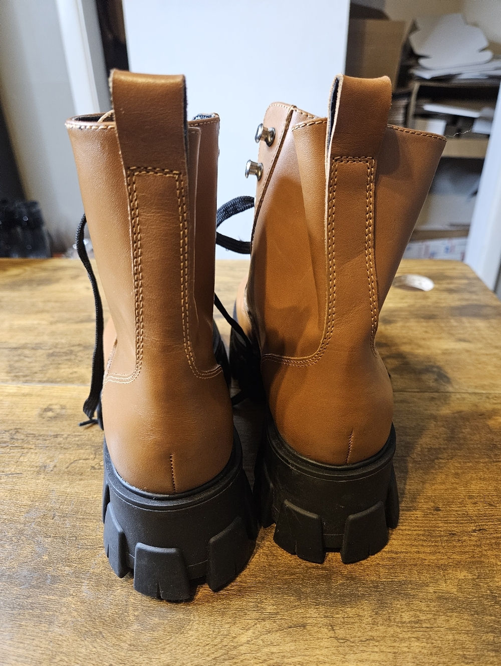 Marc Fisher LTD 8M Happy Lug Boots Platform Brown Leather  Ankle Combat  SCUFF - Picture 4 of 9